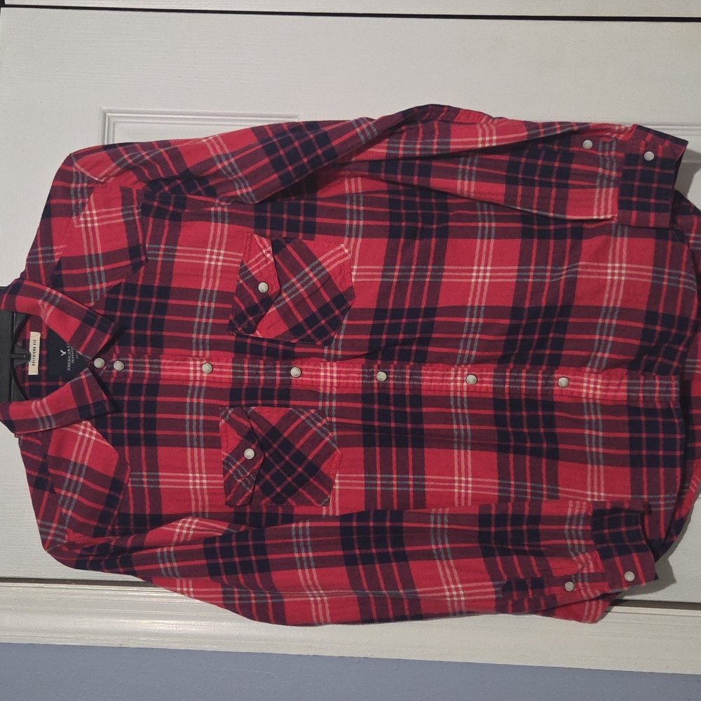 American Eagle Outfitters Red and Black Pearl Snap Shirt Boyfriend Fit